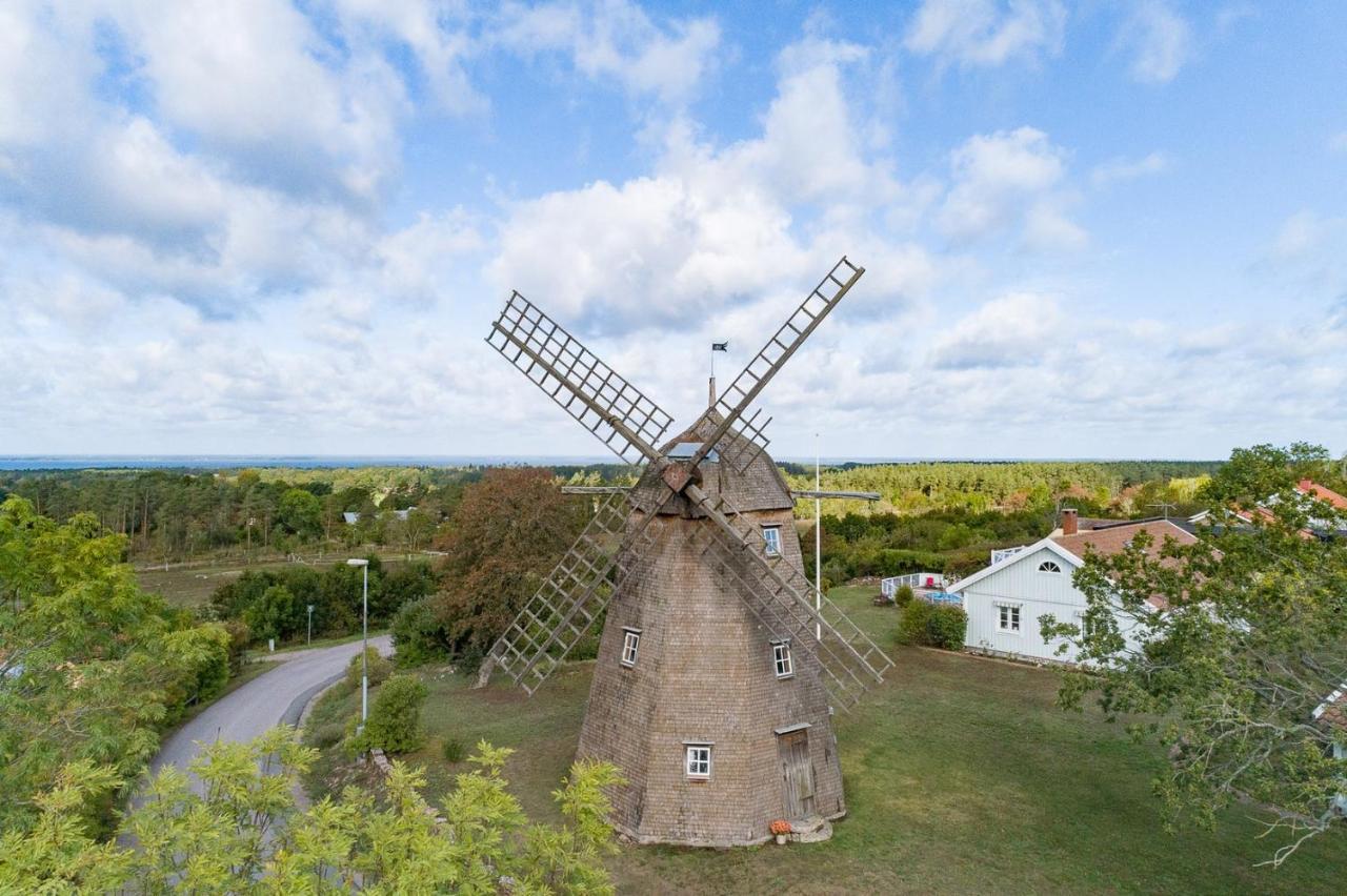 Unikt Boende I En Oelaendsk Kvarn Villa Farjestaden Bagian luar foto